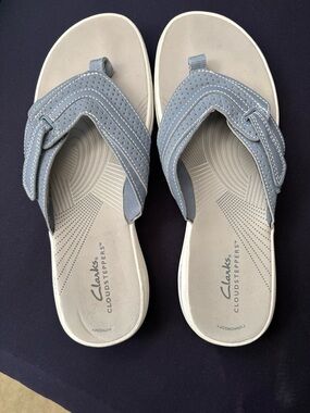 Clarks Cloudsteppers Gray Blue Thong Sandals